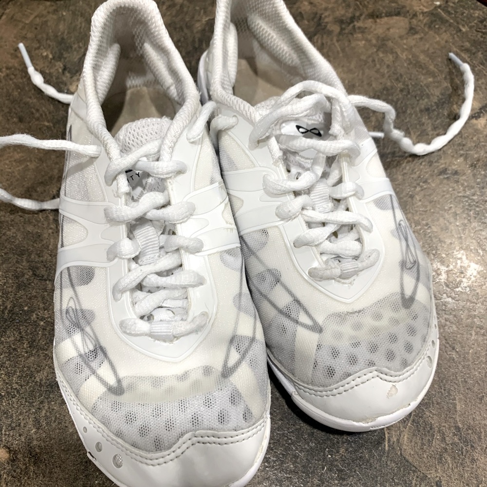 EUC Nfinity Vengeance Cheer Shoes